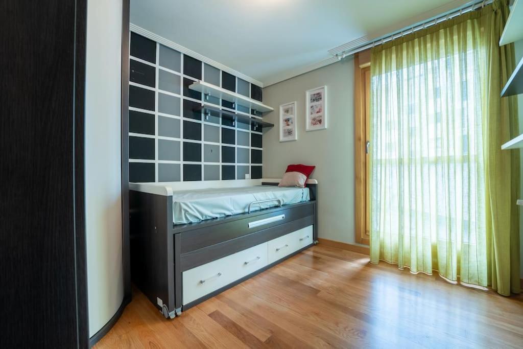 Apartamento En El Corazon De La Ciudad Con Parking Santander Eksteriør bilde